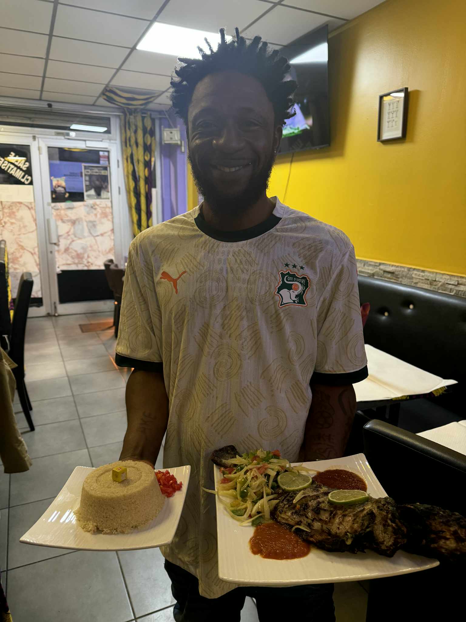 Service en salle dans un restaurant chaleureux